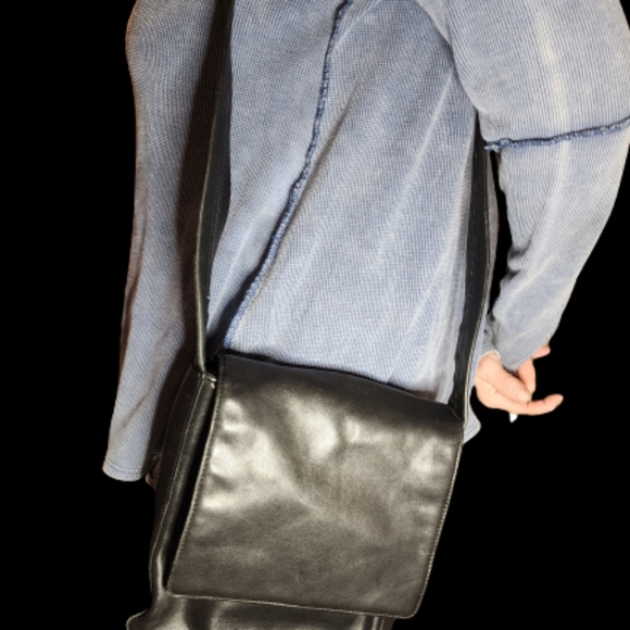 Tannery West soft leather crossbody - Picture 12 of 14